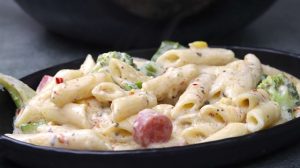 white sauce pasta cooking